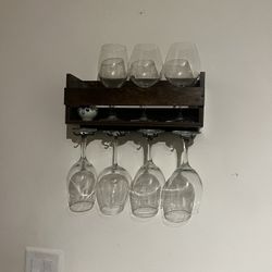 Wine Rack ! Includes 4 Wine Glasses 