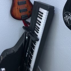 Electric Keyboard With Stand For Sale
