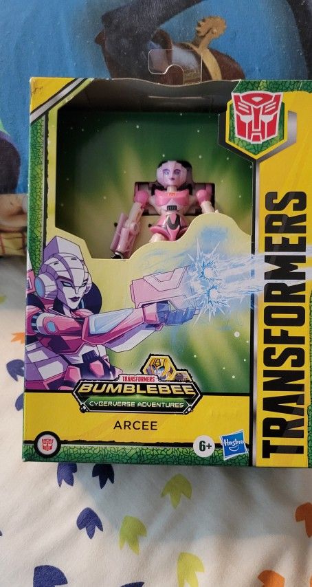 Transformers Bumblebee Cyberverse Adventures Toys Deluxe Arcee