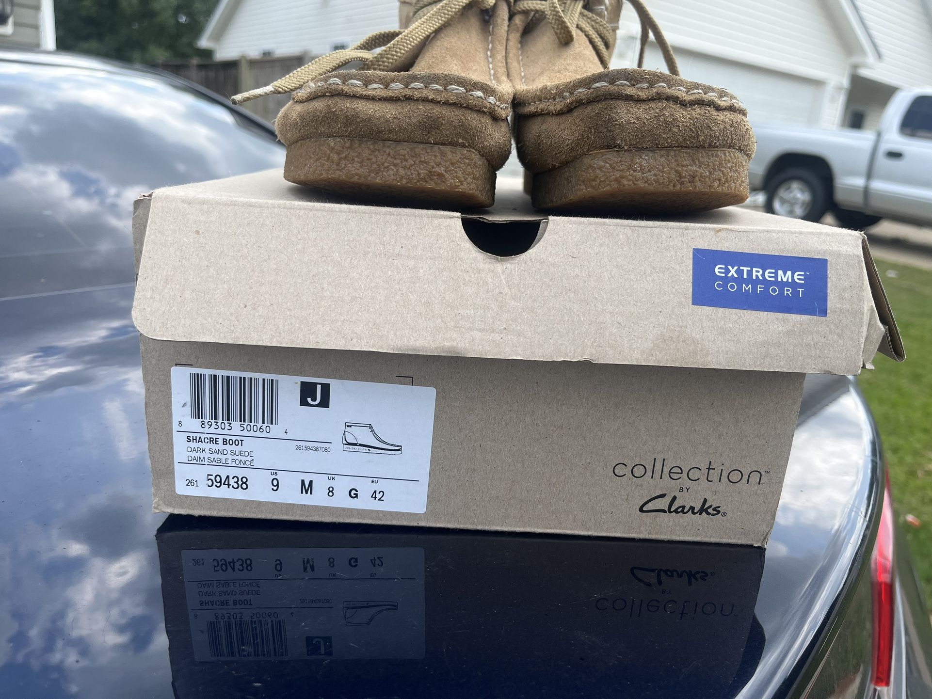 Men wallabees