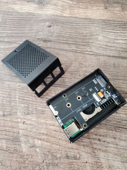 Raspberry Pi 5 8GB with NVMe HAT and Aluminum case like new