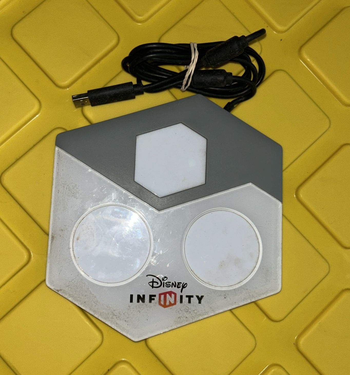Disney Infinity universal Xbox 360, Wii, PS4 Portal Base Pad Model #INF-(contact info removed)