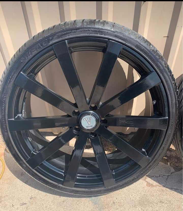 NEW CONDITION: Blk 22' Velocity Wheels WITH Lion Sport Tires!!!!