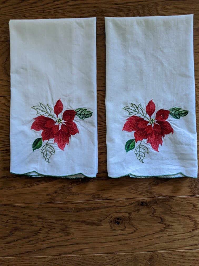 Poinsettia Guest Hand Towel