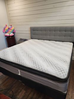 LIKE NEW King Stewart & Hamilton Excelsior mattress Set