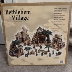 🎄 32 pc Bethlehem Village Set- Mint Condition – Original Box + Instructions – $250(OBO)