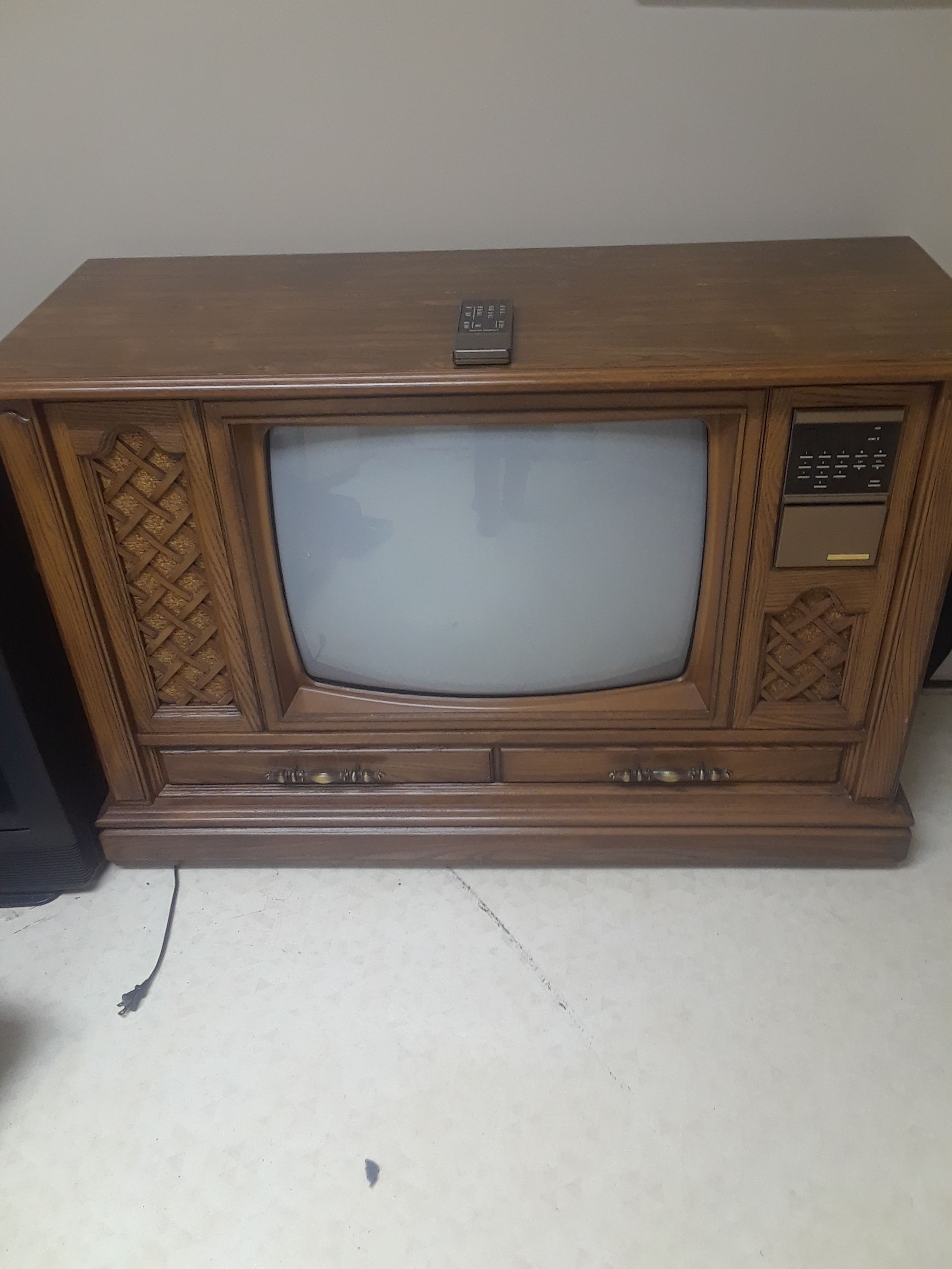 Vintage Curtis Mathis tv with original remote