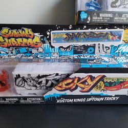 Subway Surfers 3 Set And 2 Mini Figures 