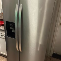 Whirlpool Refrigerator-Need Gone Moving Monday 500 OBO