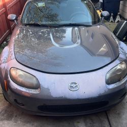 2007 Mazda MX five runs in drive