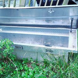 Truck bed Crossover Toolbox 