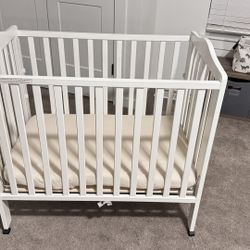 Foldable Mini Crib