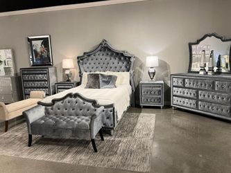 Velvet tufted upholstery, Royal Queen Bed/Bedroom set On promotion