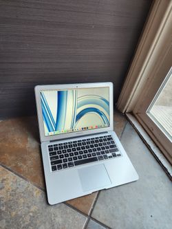 MacBook air 13inch i5 8GB RAM 256gb SSD Adobe, Final Cut,Logic, Office Best Offer