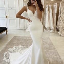 Never Worn Wedding Dress Size 6