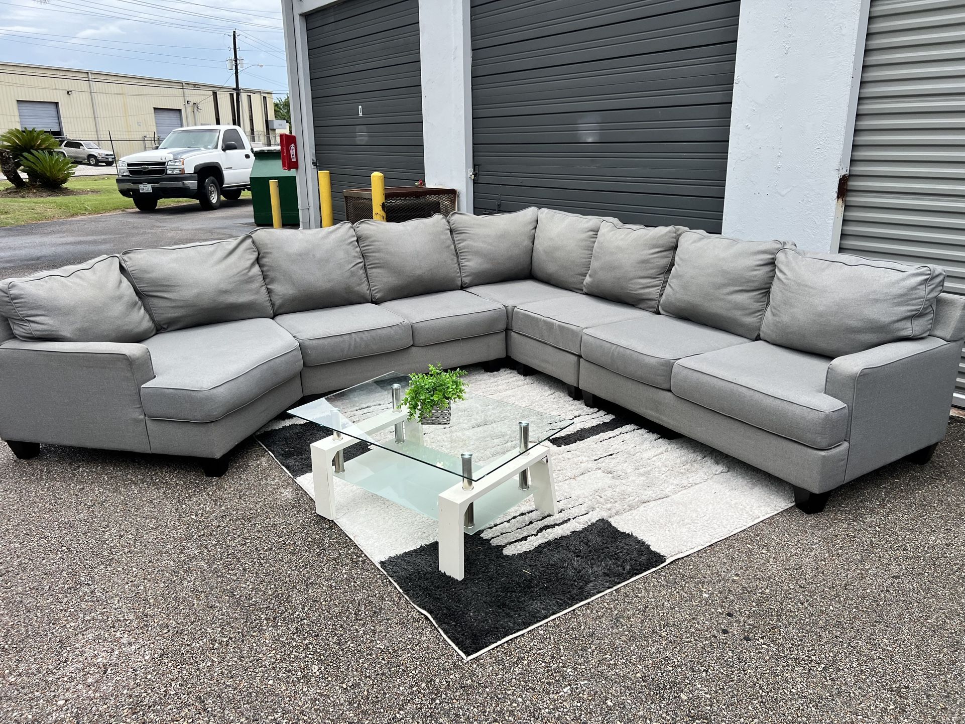 Beautiful Sectional Couch Big Size FREE FREE DELIVERY $750