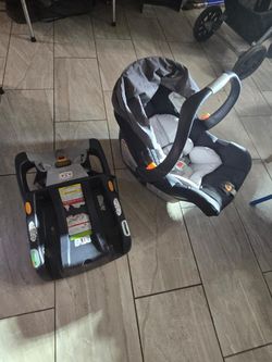 LAST CHANCE Chicco Bravo 3-in-1 Trio Travel System, Bravo Quick-Fold Stroller with KeyFit 30 Infant Car Seat and Base, Car Seat and Stroller Combo | C