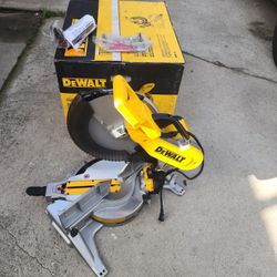 DEWALT
15 Amp Corded 12 in. Double-Bevel Compound Miter Saw Solo Se Provo