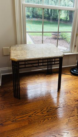 Elegant Marble Top Iron Base End Table – Solid & Stylish