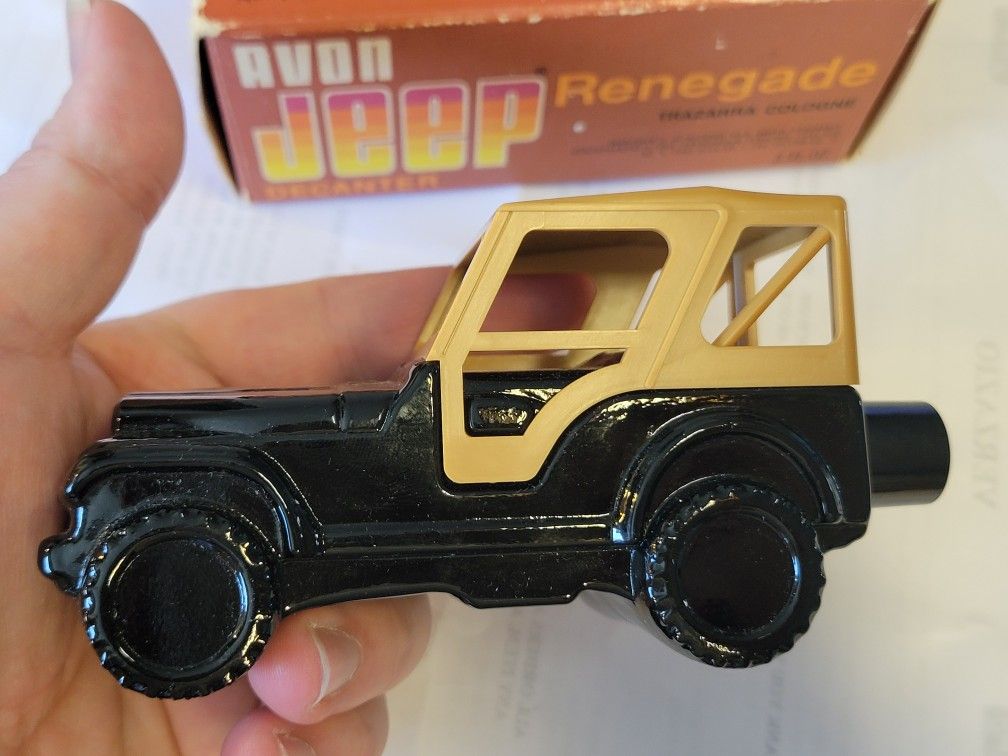 Vintage 1981 Used Avon Collectible Decanter Jeep CJ-5 Renegade Trazarra Cologne