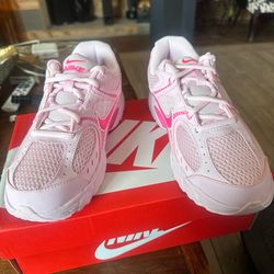 Brand New Nike’s Tennis Shoes Size 7 Women’s- 5 1/2 Youth ♥️♥️