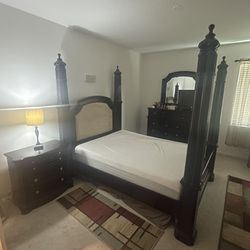 Rooms To Go - Queen Bedroom Set In Oak