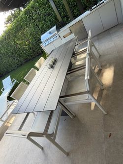RH - Outdoor Dining Set