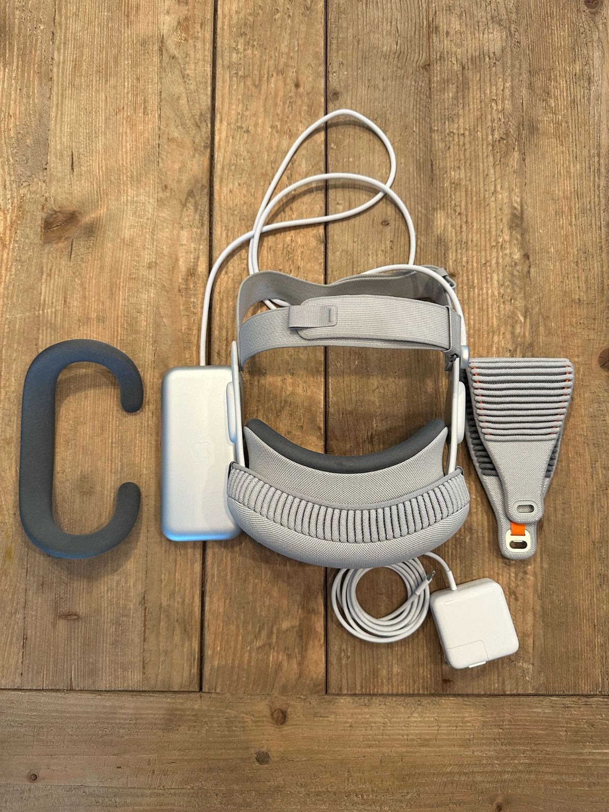 Apple Vision Pro 256GB, Solo Knit Band - M Dual Loop Band - M Light Seal - 21W