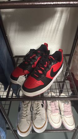 Black red Nike shoes kids 4Y