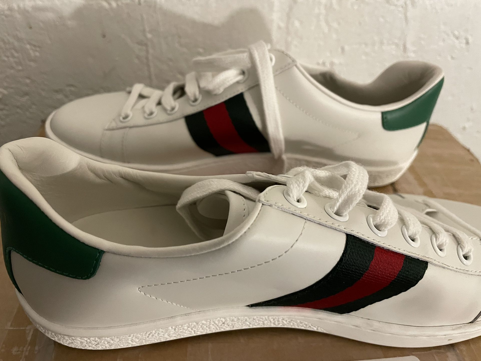 Used Women Gucci Sneakers 