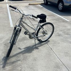 Giant Sedona DX Hybrid Bicycle