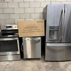 BEAUTIFUL GE  STAINLESS STEEL KITCHEN APPLIANCE SET LIKE NEW  