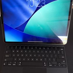 iPad Pro 12.8 5th Gen 256 GB WiFi w/ Apple Magic Keyboard