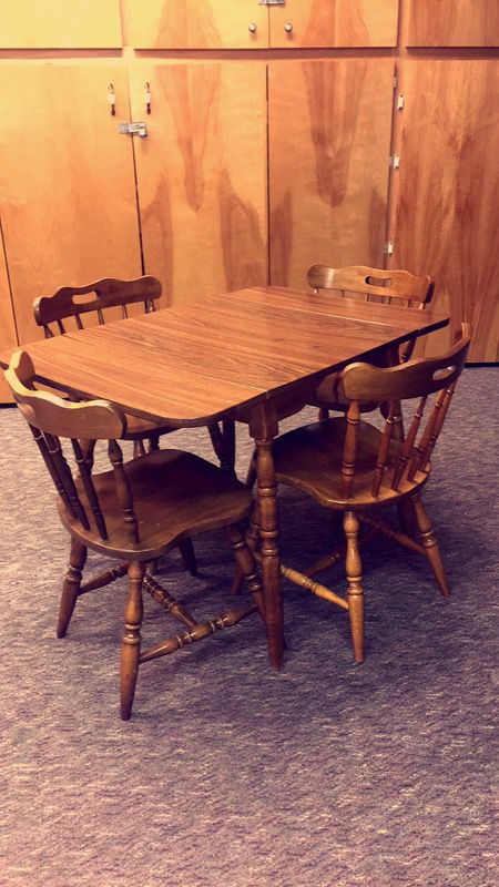 Cute "Antique" Table with 4 Chairs