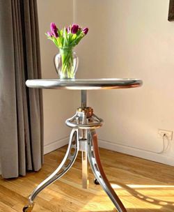 Restoration Hardware Vintage 24” Table