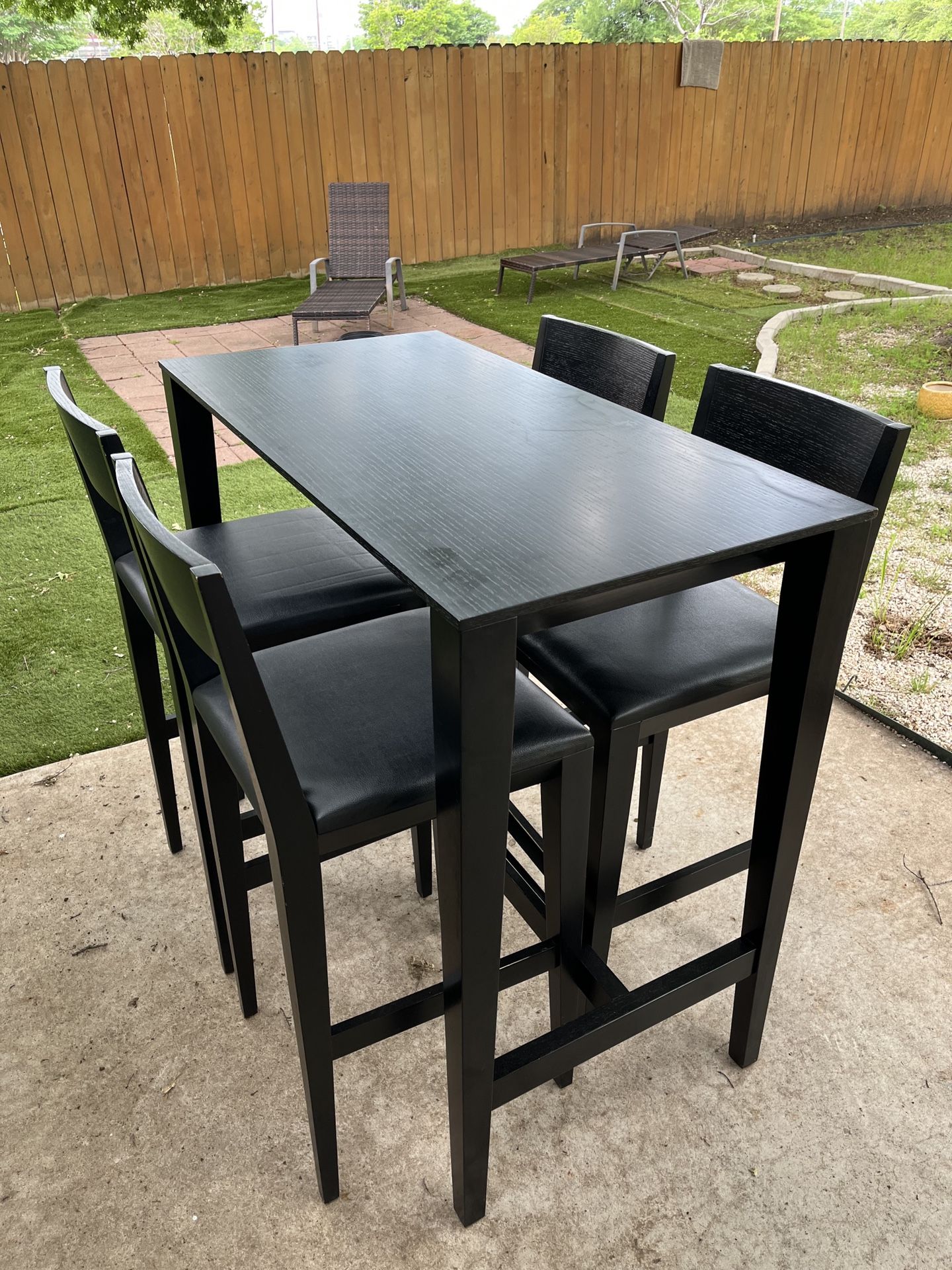 Black bar-height table with 4 matching chairs 