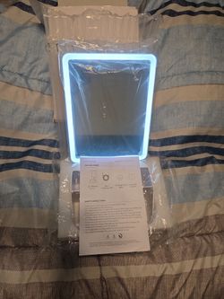 Rechargeable makeup mirror
