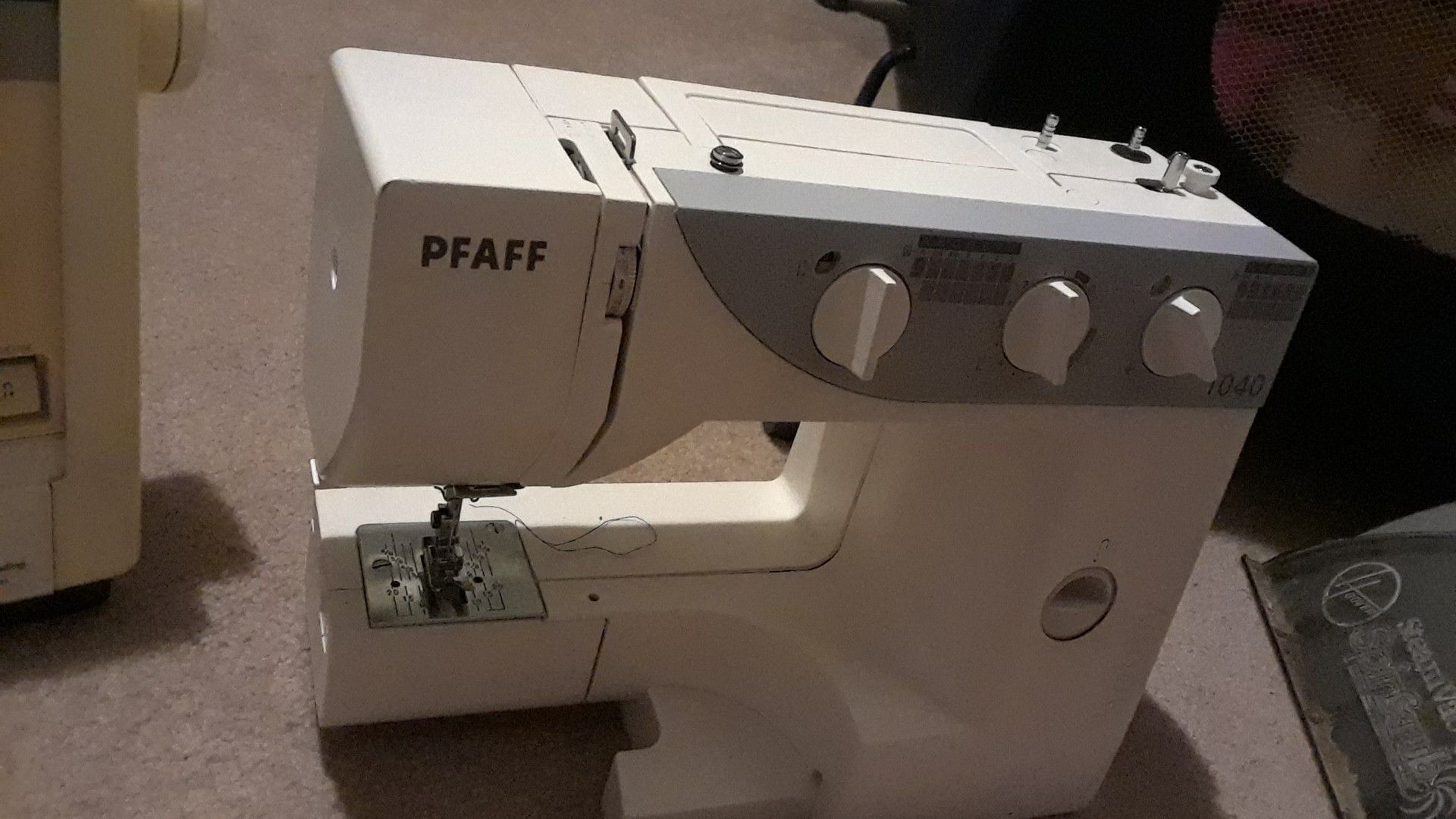Pfaff sewing machine 1040