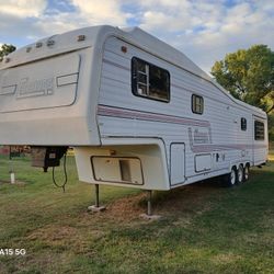 1989 5th Wheel Camper (Project)