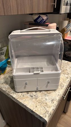 Makeup/skincare organizer