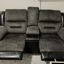 La-Z-Boy Recliner Couch Set (practically New)