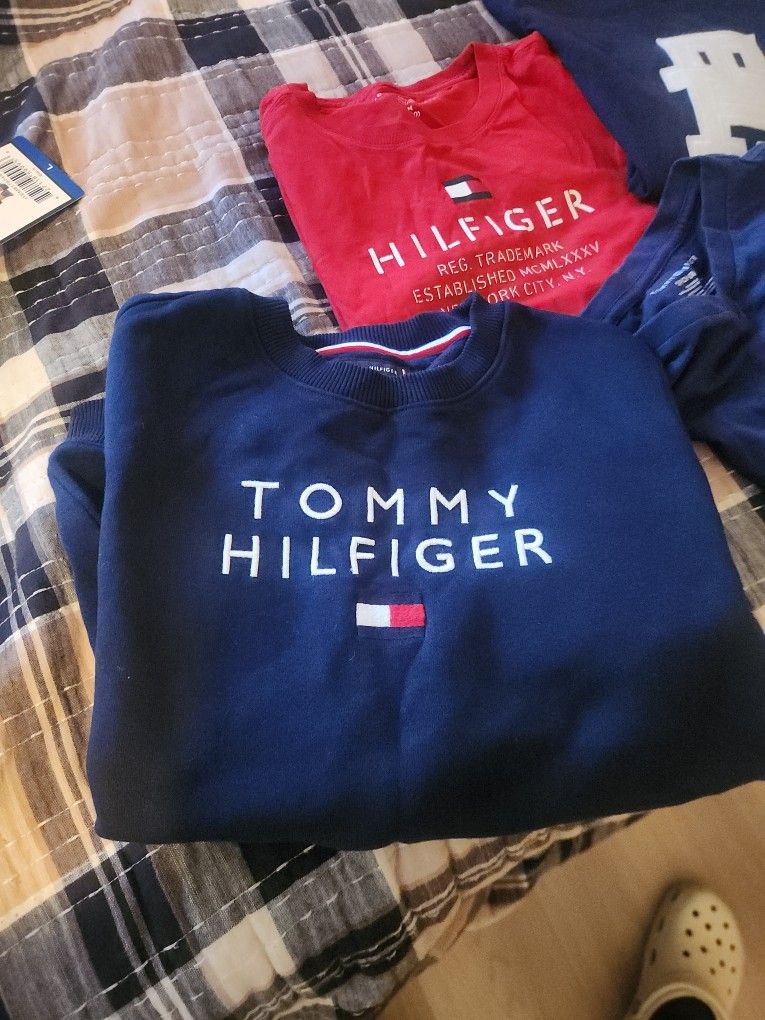 Boy Tommy Hilfiger Shirt and sweatshirt bundle