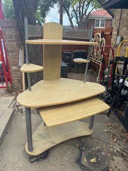Corner desk with shelves