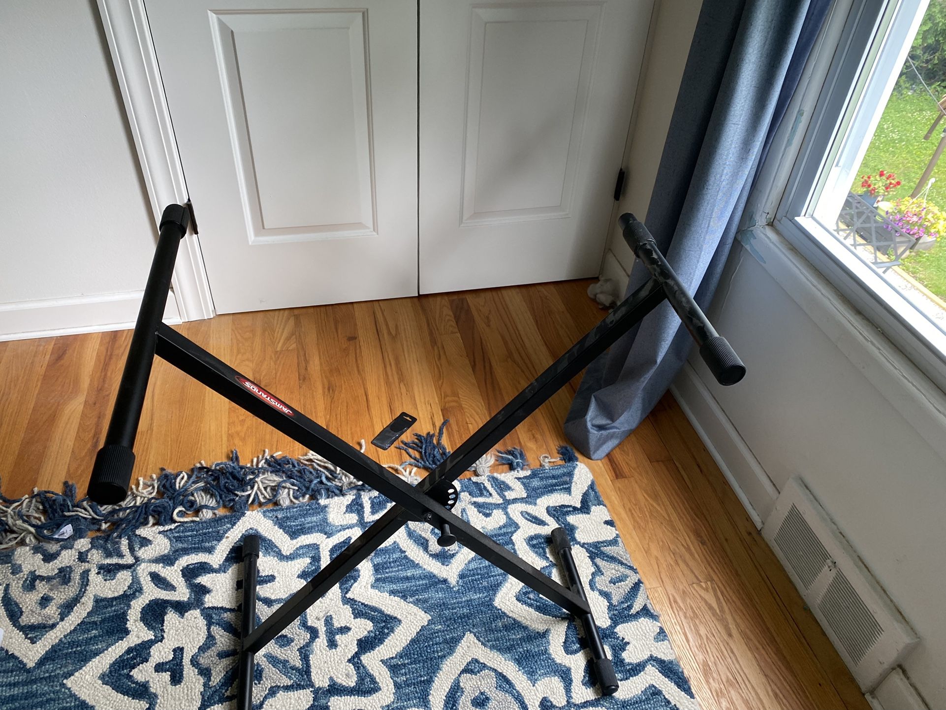 Jamstands Piano Stand