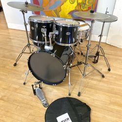 Silvertone Complete Drum Set 22 12 13 16 14”  new quiet Cymbals Stands Hihat newThrone $350 Cash In Ontario 91762 good Condition Sticks Key cymbal bag