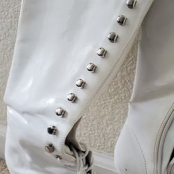 Great Condition White Boots: 6.5 Medium 