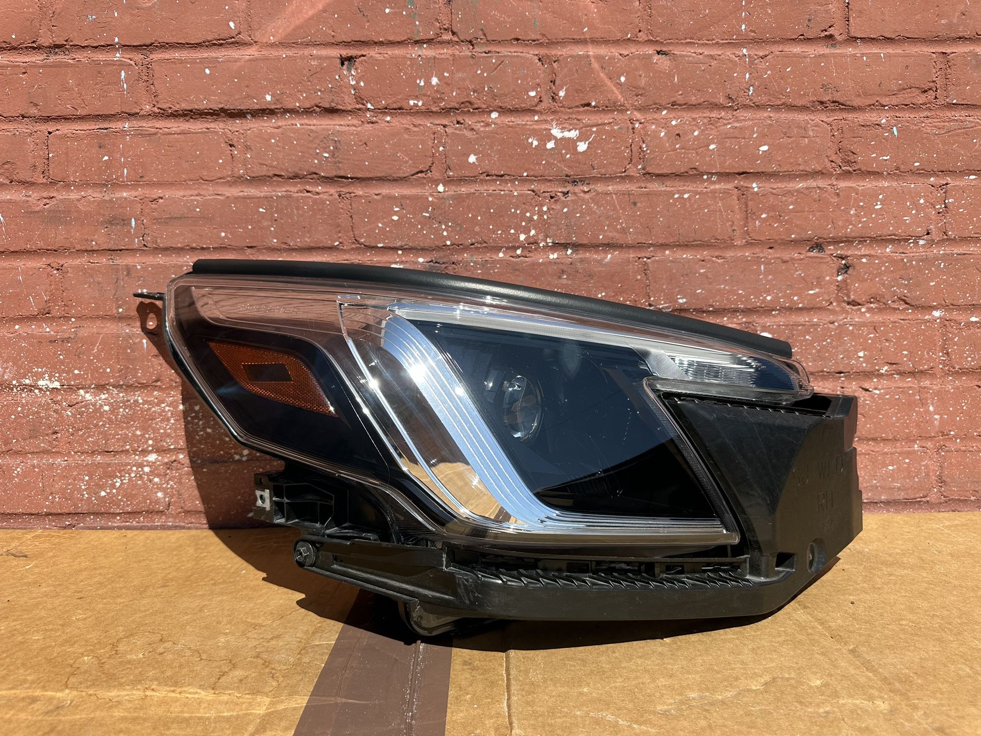 Subaru Forester 2023-2024 Right Passenger Side Headlight Oem