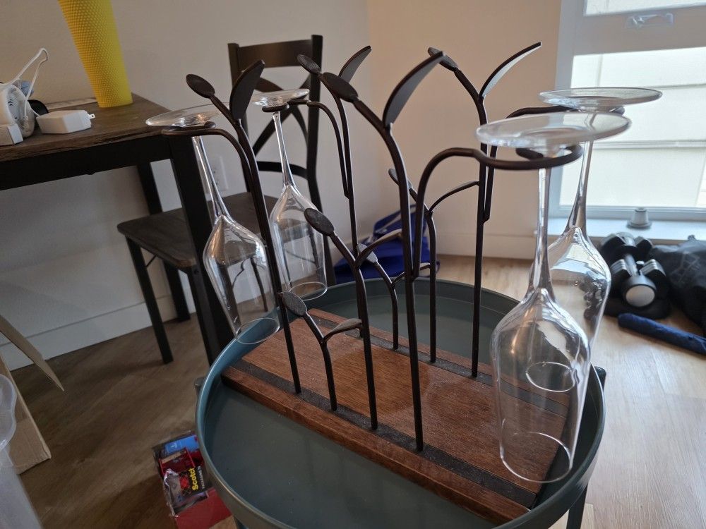 4 bottle racks, 4 glass racks Small Wine Rack