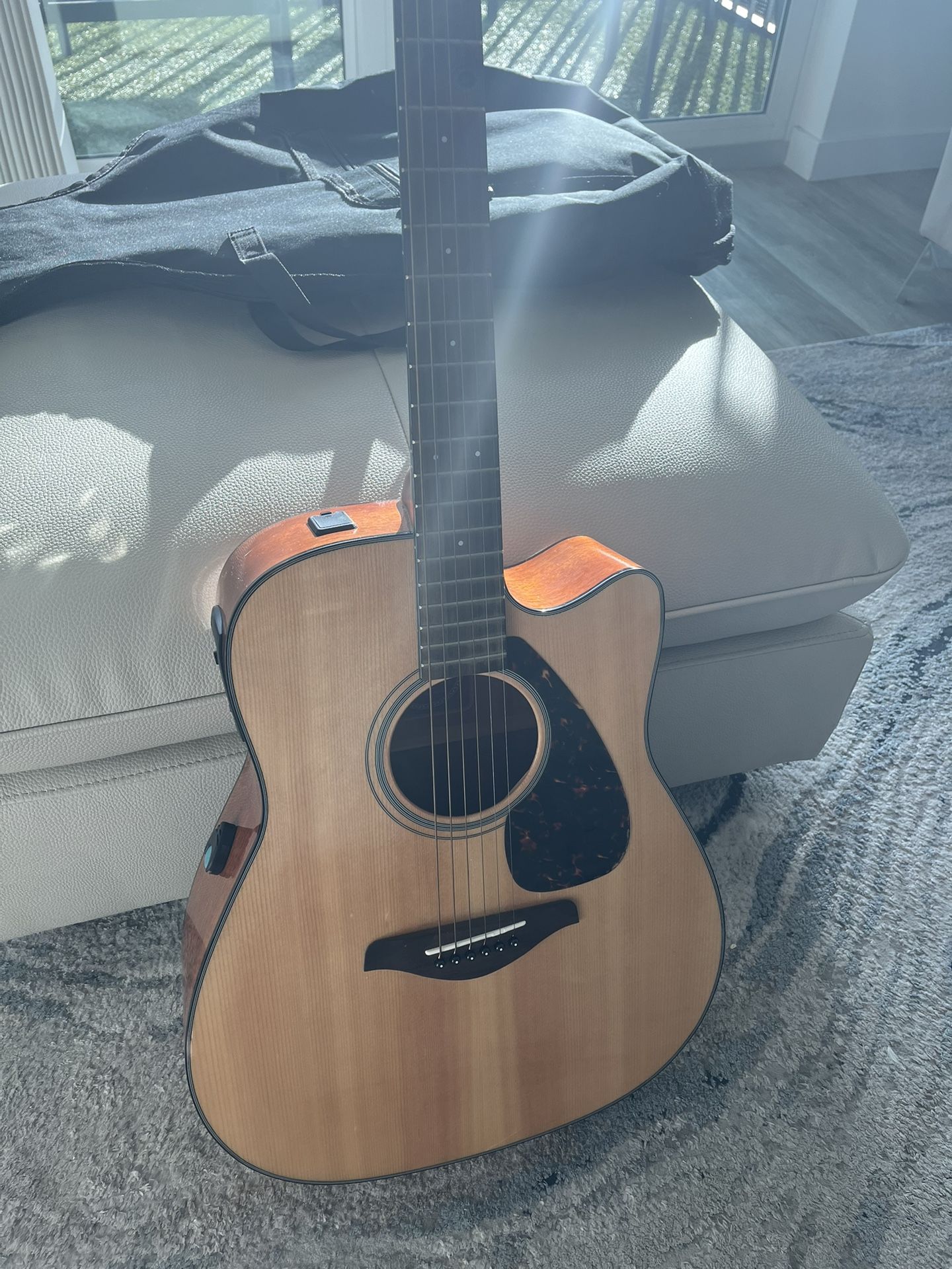 Guitar Yamaha FGX700SC