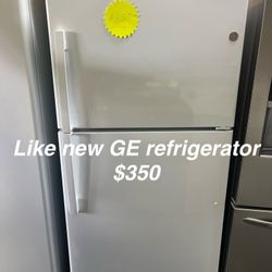 Like New GE Refrigerator 
